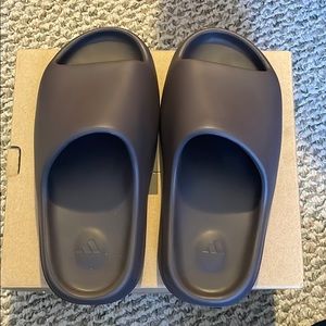 Yeezy Slides “Soot”